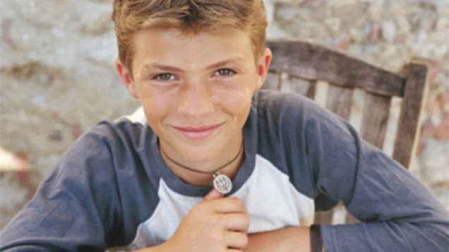 kid showing his pendant 